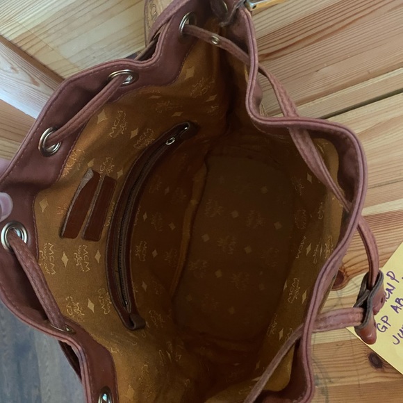 Mcm Bucket Sling bag - Picture 2 of 8